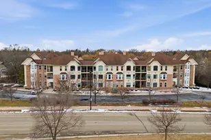 N74W13737 Appleton Ave, Menomonee Falls, WI 53051 - Photo 10