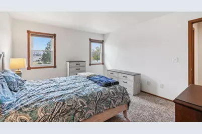 1384  Honeysuckle Rd, Hartford, WI 53027 - Photo 16