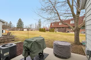 1384 Honeysuckle Rd, Hartford, WI 53027 - Photo 20