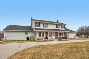 1384 Honeysuckle Rd, Hartford, WI 53027 - Photo 6