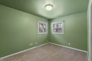 7200 W Grantosa Dr, Milwaukee, WI 53218 - Photo 16