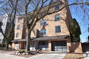 2121 N Cambridge Ave, Milwaukee, WI 53202 - Photo 1