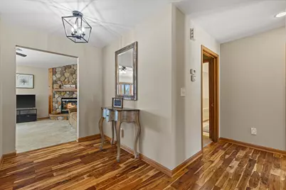 W179N9773  Riversbend Cir, Germantown, WI 53022 - Photo 6