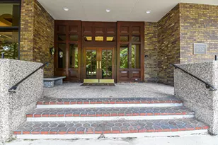 929 N Astor St, Milwaukee, WI 53202 - Photo 40