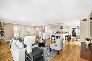 929 N Astor St, Milwaukee, WI 53202 - Photo 10