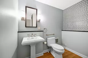 929 N Astor St, Milwaukee, WI 53202 - Photo 34