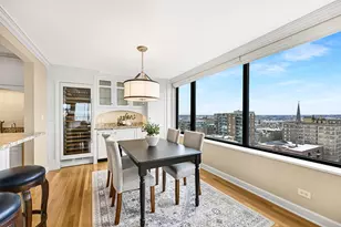 929 N Astor St, Milwaukee, WI 53202 - Photo 18