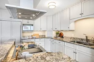 929 N Astor St, Milwaukee, WI 53202 - Photo 20