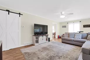 3211 Lakeview Cir, Racine, WI 53402 - Photo 6