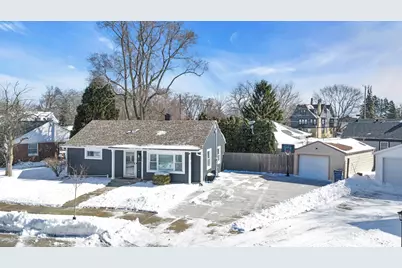 3211  Lakeview Cir, Racine, WI 53402 - Photo 2