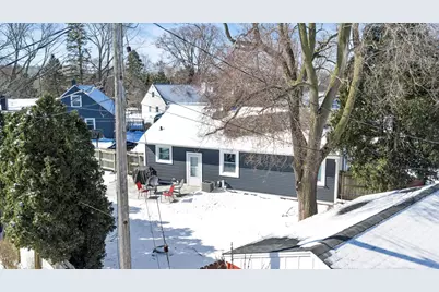 3211  Lakeview Cir, Racine, WI 53402 - Photo 4