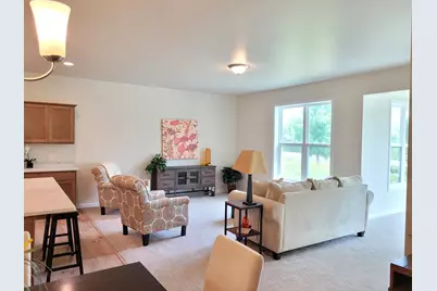 301  Deer Meadow Dr, Fredonia, WI 53021 - Photo 6