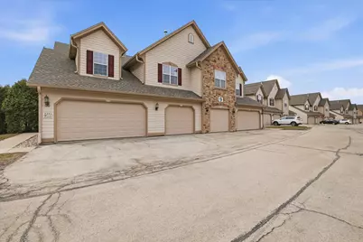 2253 W Vista Bella Dr, Oak Creek, WI 53154 - Photo 2