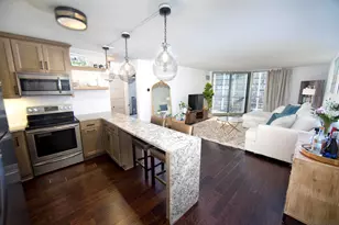 1660 N Prospect Ave, Milwaukee, WI 53202 - Photo 10