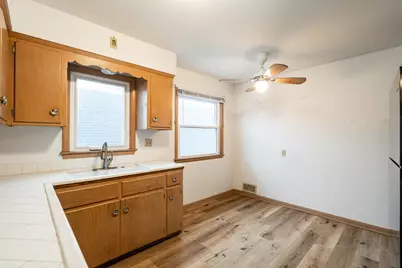 2137 S 71st St #2139, West Allis, WI 53219 - Photo 6