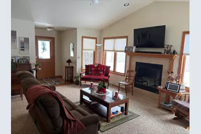 338  Woodridge Pl, Manitowoc, WI 54220 - Photo 6