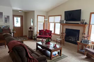 338 Woodridge Pl, Manitowoc, WI 54220 - Photo 6