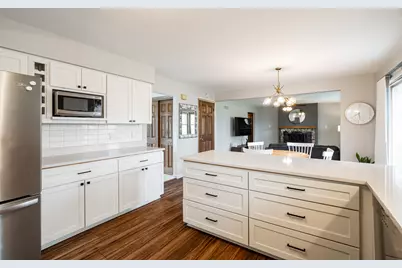 1205  Ayrshire Ln, Waukesha, WI 53186 - Photo 4