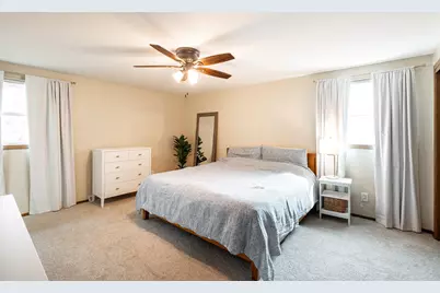 1205  Ayrshire Ln, Waukesha, WI 53186 - Photo 16