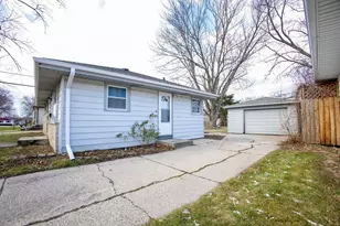 10500 W Rae Ave, Milwaukee, WI 53225 - Photo 14