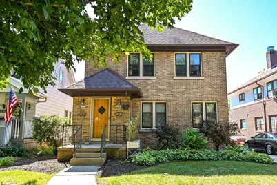 1907 E Wood Pl #1909, Shorewood, WI 53211 - Photo 2