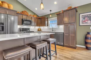 538 T-Bird Dr, Fond du Lac, WI 54935 - Photo 8