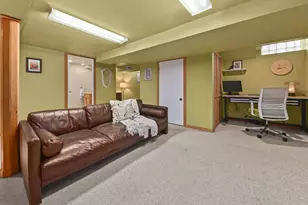 2877 S 46th St, Milwaukee, WI 53219 - Photo 28