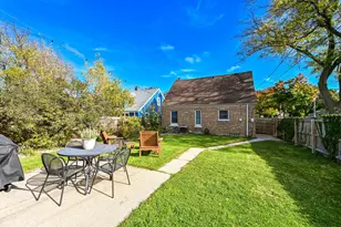 2877 S 46th St, Milwaukee, WI 53219 - Photo 36