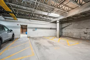 1325 N Van Buren St, Milwaukee, WI 53202 - Photo 36