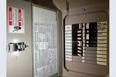 6827 N 44th St, Milwaukee, WI 53223 - Photo 88