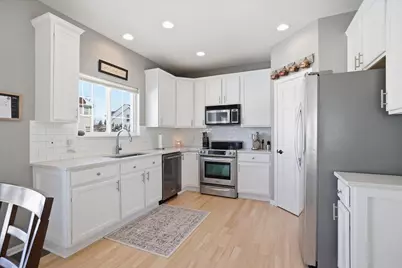 734  Creekwood Ln, West Bend, WI 53095 - Photo 10