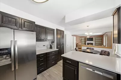 15429 W Mayflower Ct, New Berlin, WI 53151 - Photo 8