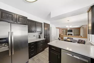 15429 W Mayflower Ct, New Berlin, WI 53151 - Photo 8