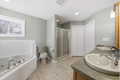 15429 W Mayflower Ct, New Berlin, WI 53151 - Photo 20