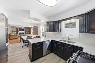 15429 W Mayflower Ct, New Berlin, WI 53151 - Photo 6