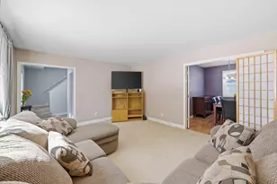 15429 W Mayflower Ct, New Berlin, WI 53151 - Photo 4