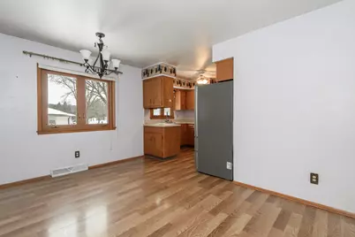 21401 W Woodland Dr, New Berlin, WI 53146 - Photo 10