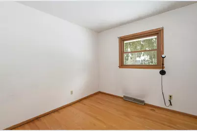 21401 W Woodland Dr, New Berlin, WI 53146 - Photo 24