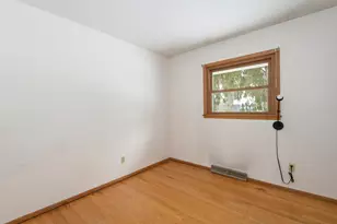 21401 W Woodland Dr, New Berlin, WI 53146 - Photo 24