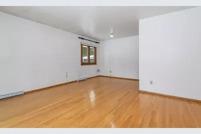 21401 W Woodland Dr, New Berlin, WI 53146 - Photo 8