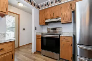 21401 W Woodland Dr, New Berlin, WI 53146 - Photo 16