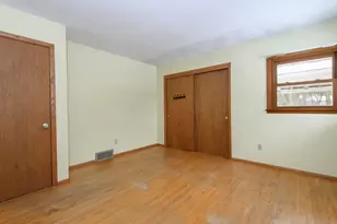 21401 W Woodland Dr, New Berlin, WI 53146 - Photo 20