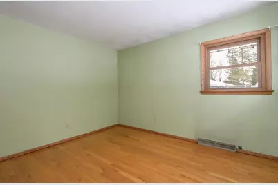 21401 W Woodland Dr, New Berlin, WI 53146 - Photo 22