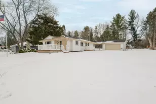 21401 W Woodland Dr, New Berlin, WI 53146 - Photo 38