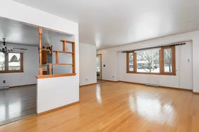 21401 W Woodland Dr, New Berlin, WI 53146 - Photo 6