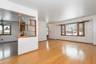 21401 W Woodland Dr, New Berlin, WI 53146 - Photo 6