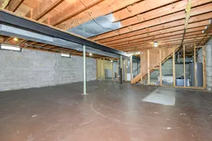 21401 W Woodland Dr, New Berlin, WI 53146 - Photo 28