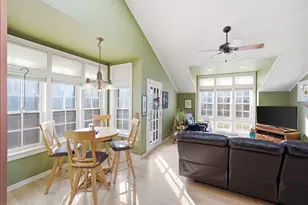 W67N977 Cambridge Ave, Cedarburg, WI 53012 - Photo 4