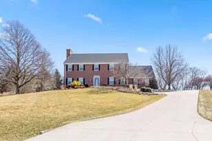 W235S4478 Amber Ct, Waukesha, WI 53189 - Photo 1