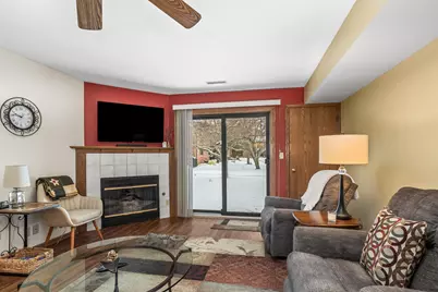 358  Park Hill Dr #B, Pewaukee, WI 53072 - Photo 2